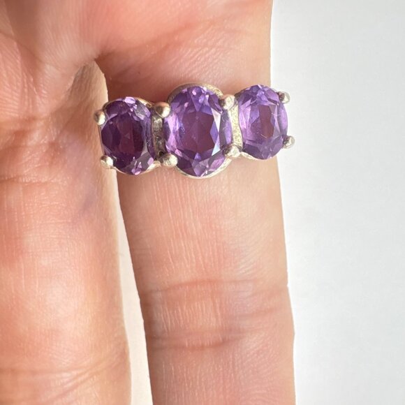 VTG Sterling Silver 925 Amethyst Three-Stone Prong Set Ring Size 8.5 Fit - Picture 7 of 10